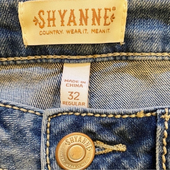 Shyanne Flare 32 (US 13/14) Jeans Back Seams Mid Rise Women’s Stretch Cowgirl - Picture 8 of 13